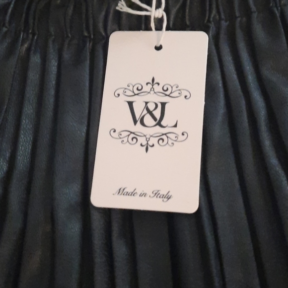 Pleated leather skirt - Picture 2 of 2